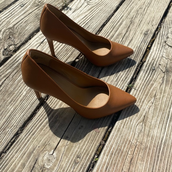 Heels - Picture 2 of 3